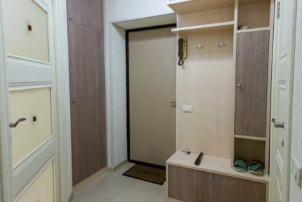 Трехкомнатная квартира на сутки в Минске на Партизанском проспекте коридор