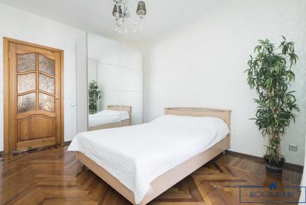 Трехкомнатная квартира на сутки в Минске на Партизанском проспекте спальня